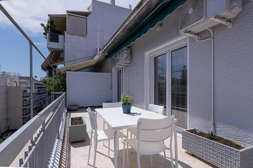 Sunlit 2Br Oasis In Metaxourghio 3Min From Metro Leilighet Athen Eksteriør bilde